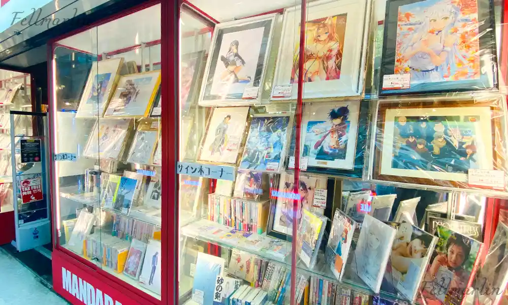 中野ブロードウェイ Mandarake Nakano まんだらけ 中野百老匯 裡面的Mandarake Nakano店面外展示的動漫稿