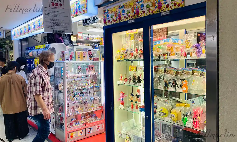 中野ブロードウェイ Nakano Broadway Second-hand Boutiques and Model Shops 東京 中野百老匯 裡面的二手精品店與公仔玩具模型店