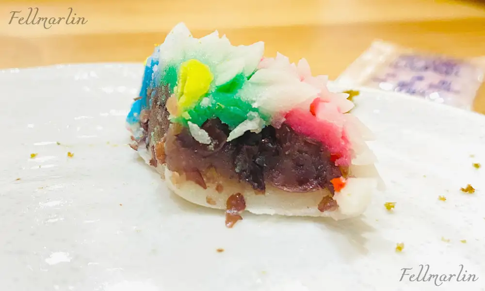 彰化 綠11 和洋菓子 - 練り切り 和菓子 裡面包的是赤小豆餡