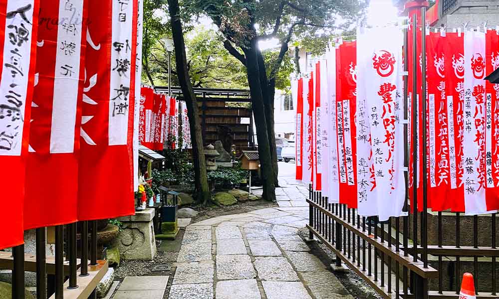 日本東京 赤坂見附站- 豐川稻荷 東京別院 前往三神殿的參拜道路及狐狸像(とうきょう あかさかみつけえき-とよかわいなり)(Tokyo Toyokawa Inari)