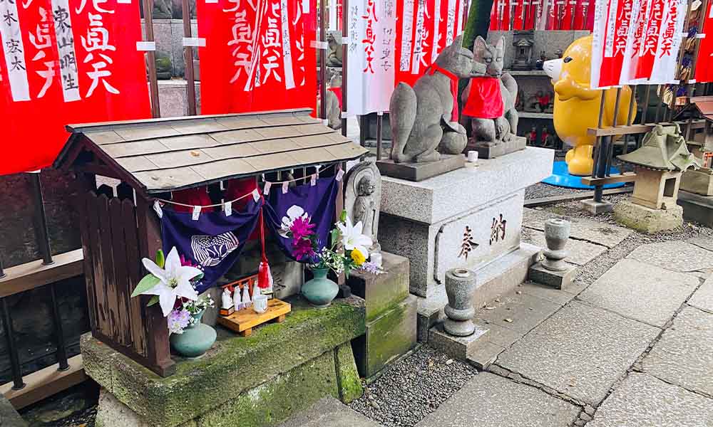 日本東京 赤坂見附站- 豐川稻荷 東京別院 白狐像 狐狸神社(とうきょう あかさかみつけえき-とよかわいなり)(Tokyo Toyokawa Inari)