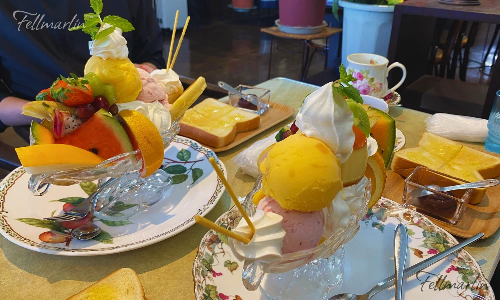 名古屋必吃 Tsuzuki 喫茶 ツヅキ 水果奶油用料豐富的布丁聖代以及鬆餅聖代