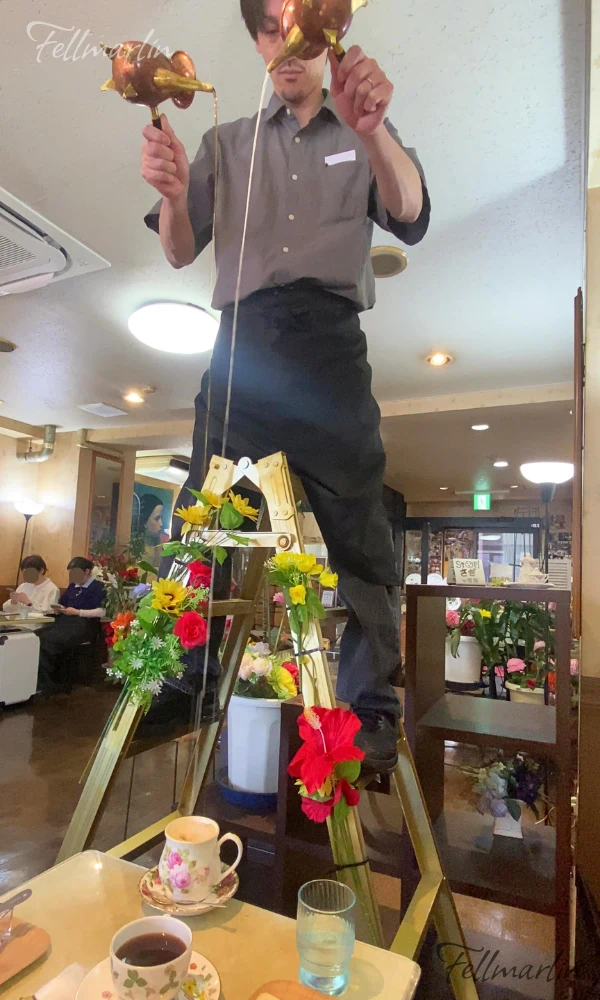 名古屋必看 Tsuzuki 喫茶 ツヅキ 老闆的表演環節 カフェオレ(ホット)熱咖啡歐蕾 限定表演