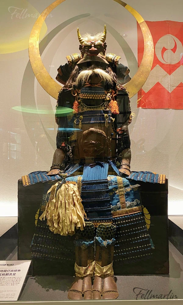 名古屋 刀劍博物館 名古屋刀剣ワールド Samurai Museum Nagoya Touken World 2樓必看 鉄錆地龍打出縹糸胸取五枚胴具足 為江戶時代幕末製作的 以金箔製成的巨大半月形指物是全場焦點