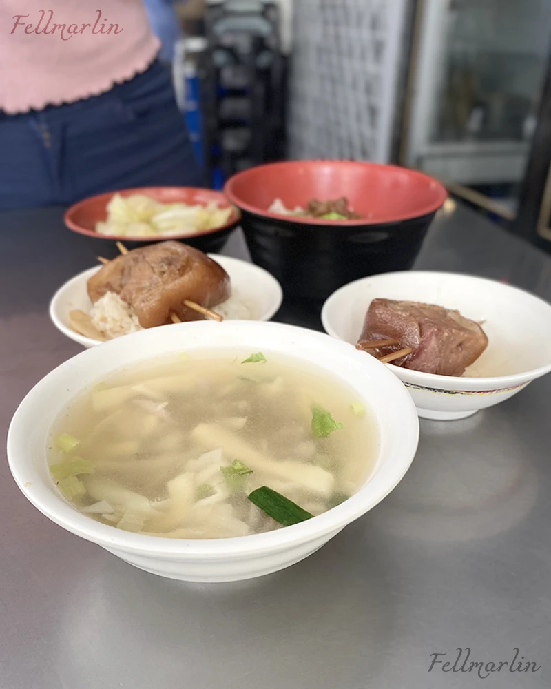 彰化 阿泉控肉飯 - 阿泉爌肉飯 與 肉絲湯 與米粉